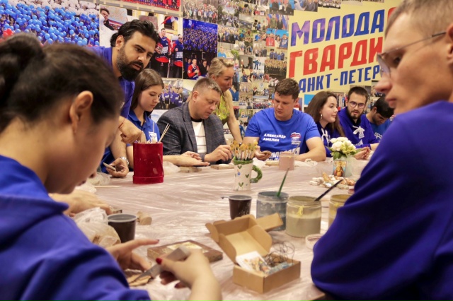 Единая Россия | Санкт-Петербург. Сделали своими руками обереги для бойцов